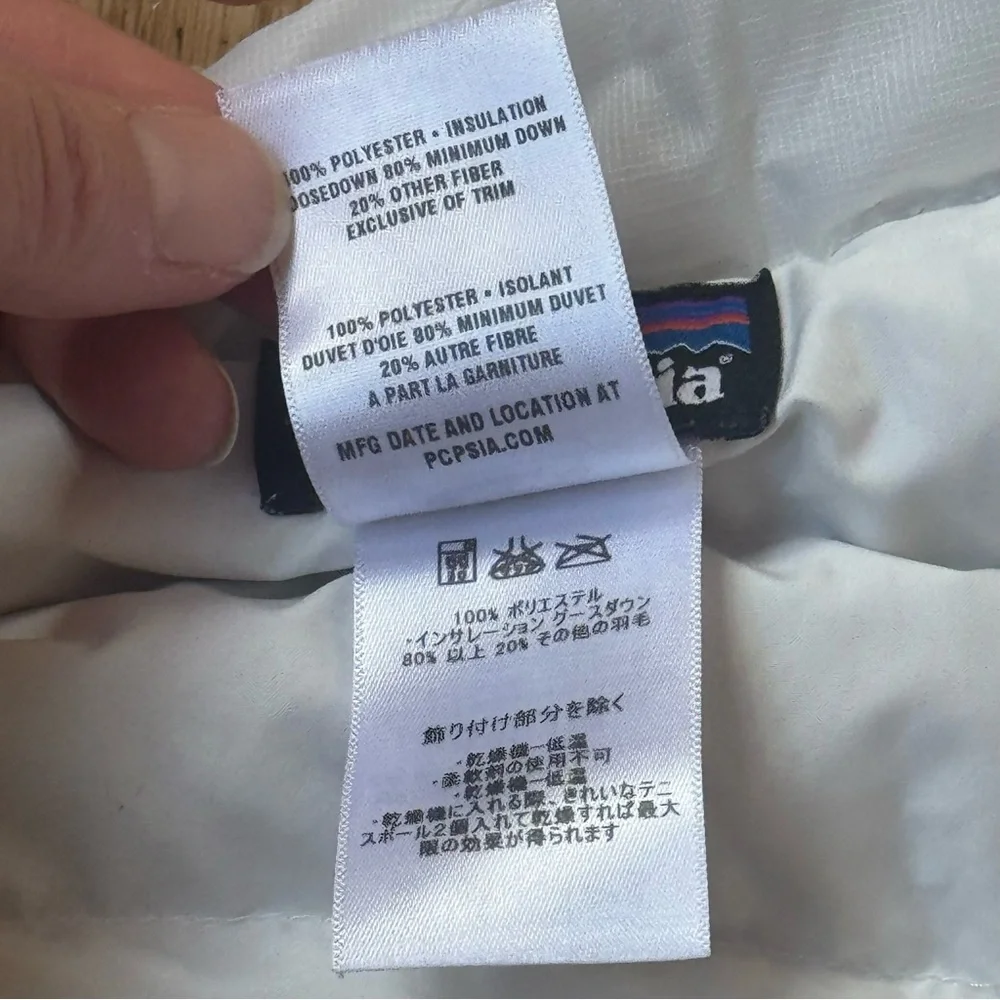 Patagonia White Puffer Jacket with Quilted Design, Pockets and Collar